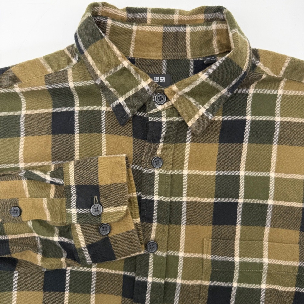 Uniqlo Flannel Shirt Mens M Green Brown Plaid Long Sleeve Button Down 401840